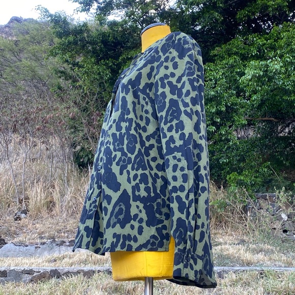 TOPSHOP green leopard print button down shirt - Picture 6 of 13
